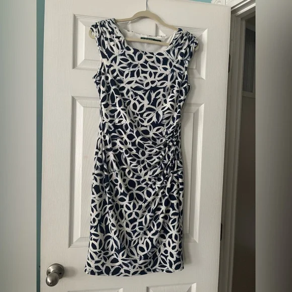 Lauren-Ralph Lauren Chic Navy and White Patterned Sleeveless Dress EUC size 10 - Picture 4 of 4